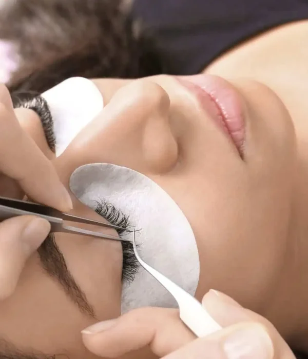 volume lashes procedure pic